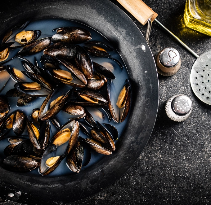 mussels-are-cooked-pot-water@2x